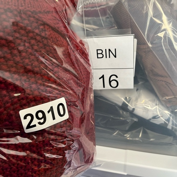 Vera Wang Sweater - Picture 6 of 6